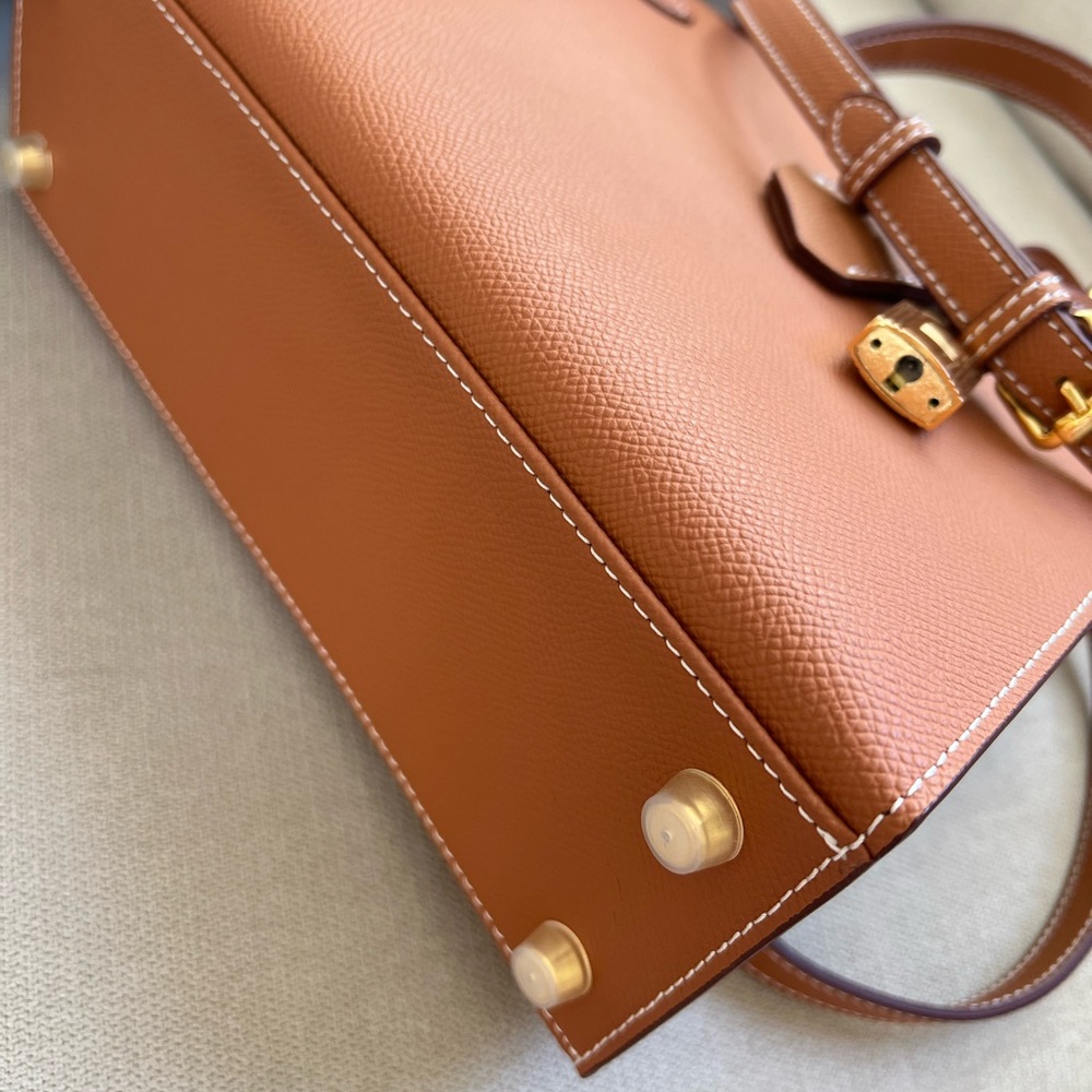 Retail $349 Classic Leather Handbag Size 25 cm - Picture 4 of 8